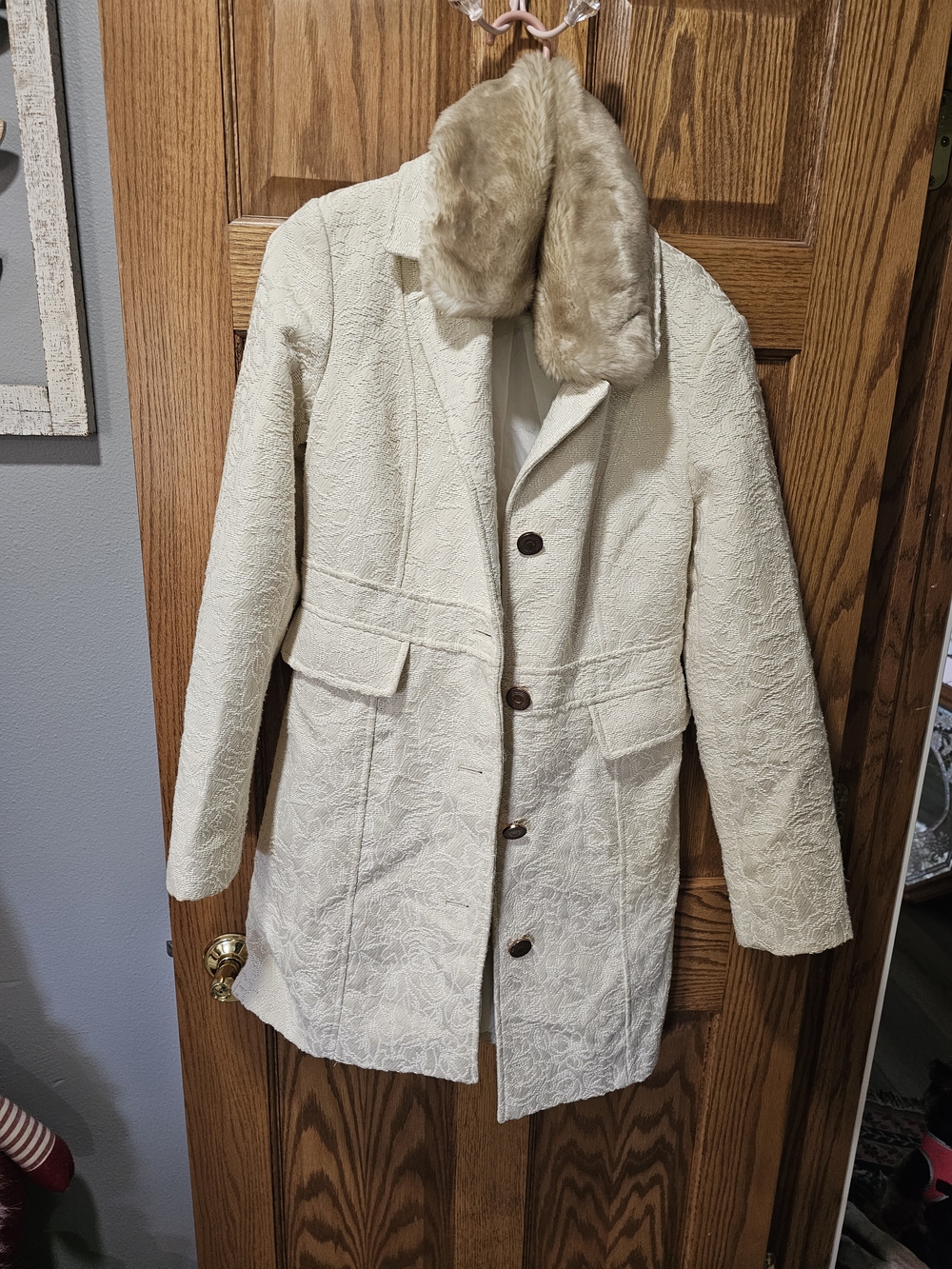 Cream Textured Women's Coat with Faux Fur Collar Xhilaration